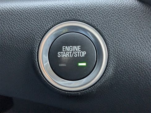 Used 2023 GMC Terrain SLT image 29