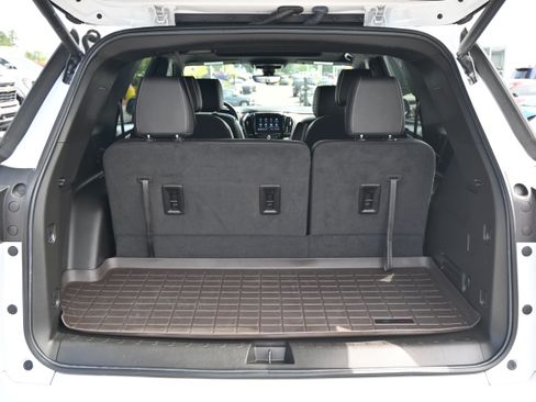 Used 2023 Chevrolet Traverse Premier FWD image 34