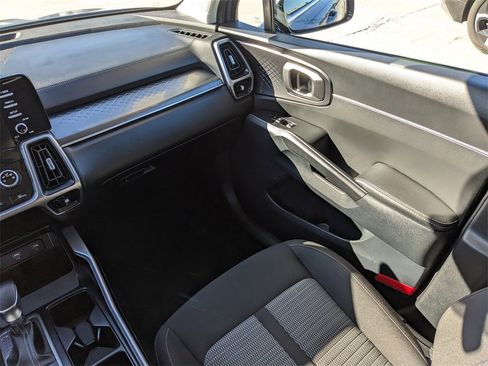 Certified 2023 Kia Sorento LX image 20