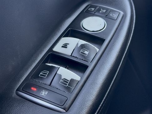 Used 2018 INFINITI QX30 Premium w/ Navigation Package image 31