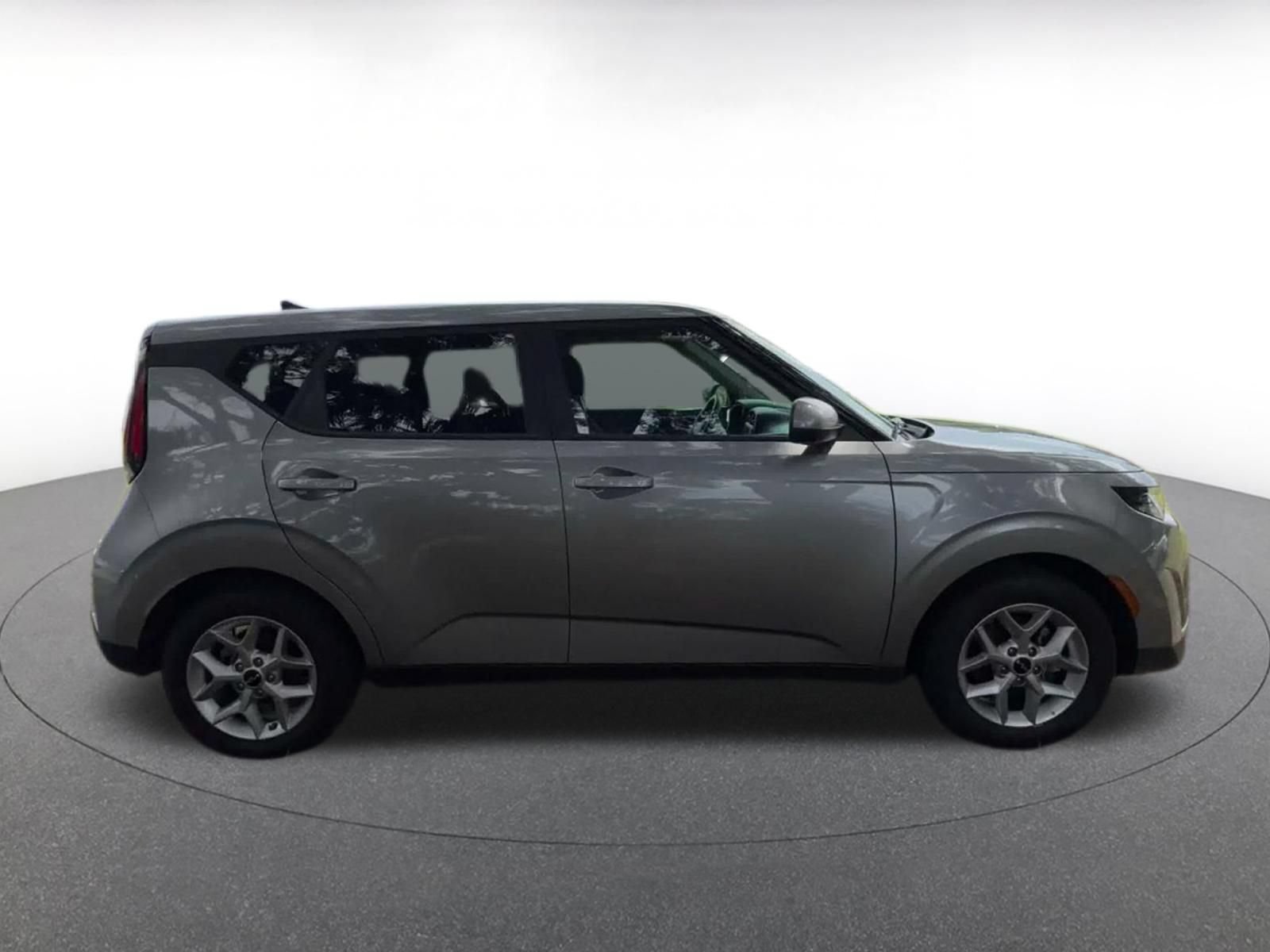 Used 2025 Kia Soul LX w/ LX Technology Package FWD image 15