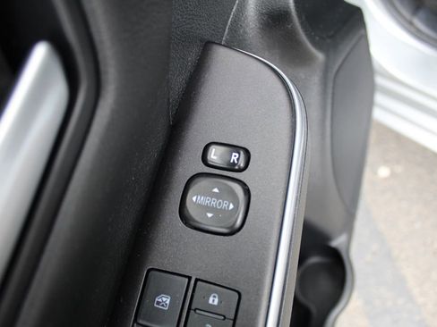 Used 2015 Toyota Camry SE FWD image 21