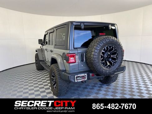 Used 2018 Jeep Wrangler Unlimited Sahara AWD/4WD image 5