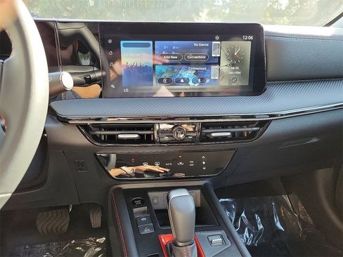 New 2025 Nissan Kicks SR image 9