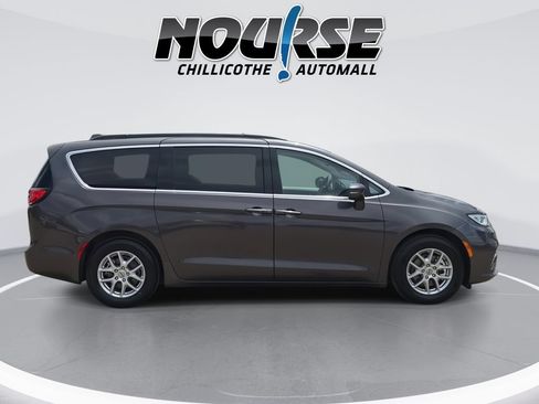 Used 2022 Chrysler Pacifica Touring-L FWD image 9