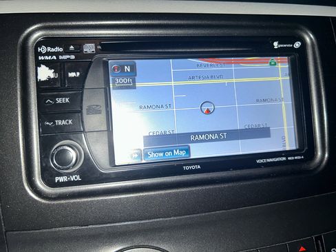 Used 2012 Toyota Sienna XLE image 19