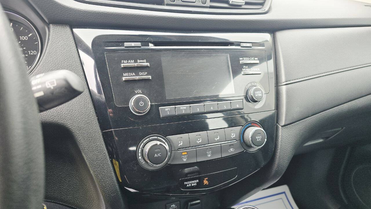 Used 2017 Nissan Rogue S FWD image 16