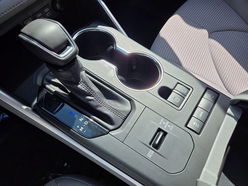 Used 2022 Toyota Highlander LE image 32