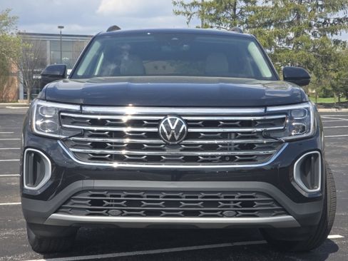 Used 2025 Volkswagen Atlas SE image 14