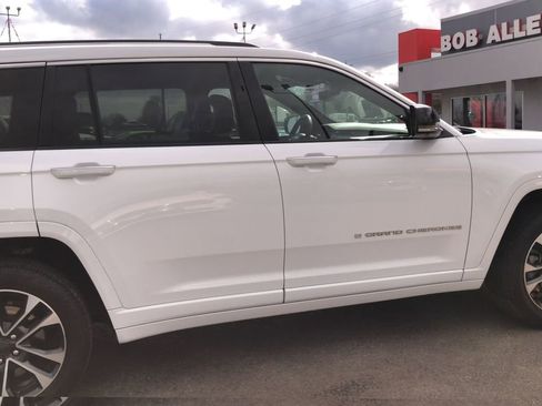 Used 2023 Jeep Grand Cherokee L Overland w/ Advanced Protech Group III image 9