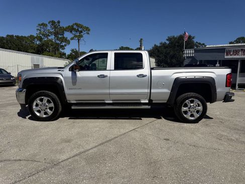 Used 2017 GMC Sierra 2500 SLT w/ Driver Alert Package image 10