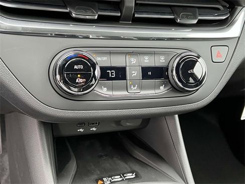 Used 2025 Buick Envista Preferred w/ Convenience I Package image 24