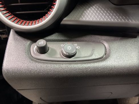 Used 2025 Chevrolet Trax RS image 23