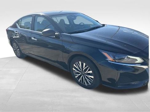 Used 2025 Nissan Altima 2.5 SV image 5