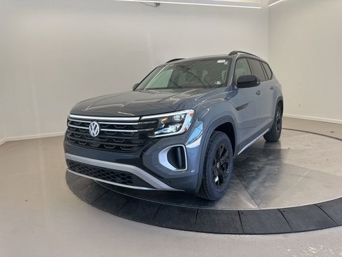 New 2026 Volkswagen Atlas Peak Edition AWD/4WD image 3