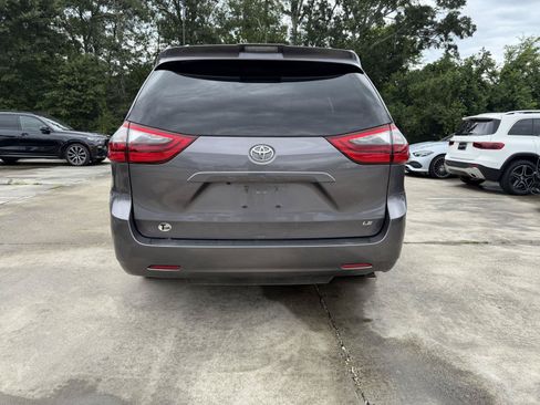 Used 2020 Toyota Sienna LE FWD image 17