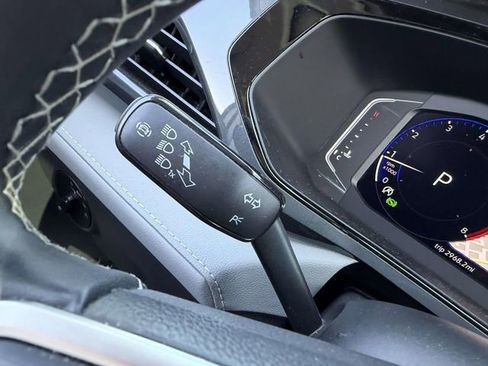 Used 2023 Volkswagen Taos SEL image 27