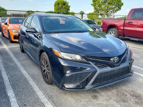 Used 2023 Toyota Camry SE w/ Convenience Package FWD image 3