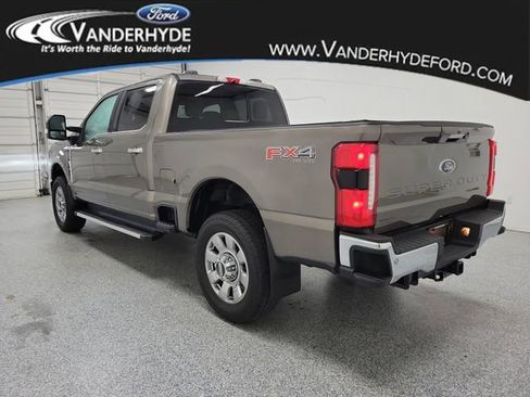 Used 2023 Ford F250 Lariat w/ Chrome Package image 4