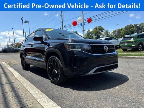 Used 2023 Volkswagen Taos SE w/ Panoramic Sunroof Package AWD/4WD image 6