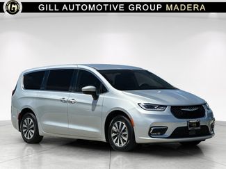 Used 2023 Chrysler Pacifica Touring-L FWD video 1