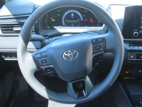 Used 2025 Toyota Camry LE FWD image 6