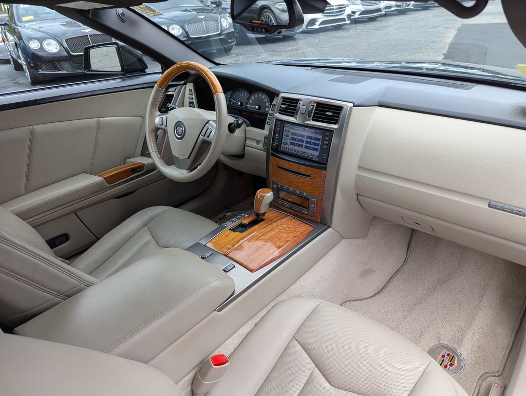 Used 2006 Cadillac XLR RWD image 36