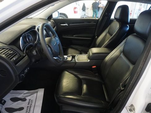 Used 2023 Chrysler 300 Touring L image 19