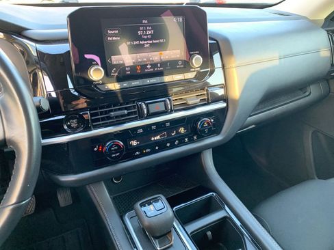 Used 2025 Nissan Pathfinder SV image 20