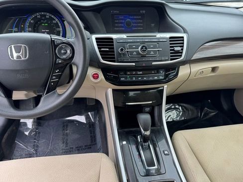 Used 2017 Honda Accord Hybrid Sedan image 15