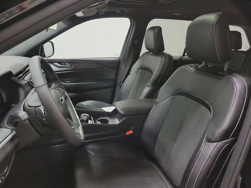 New 2025 Jeep Grand Cherokee Altitude image 11