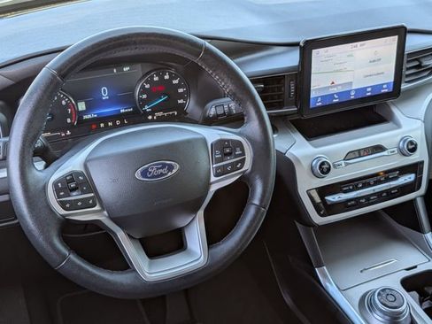 Used 2022 Ford Explorer XLT w/ Equipment Group 202A image 10