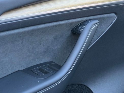 Used 2023 Tesla Model Y Long Range image 29