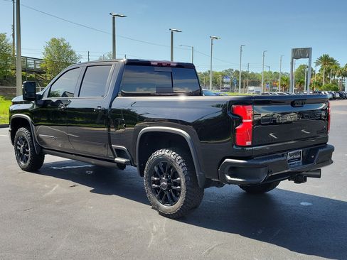 Used 2025 Chevrolet Silverado 2500 High Country w/ Midnight Edition AWD/4WD image 4