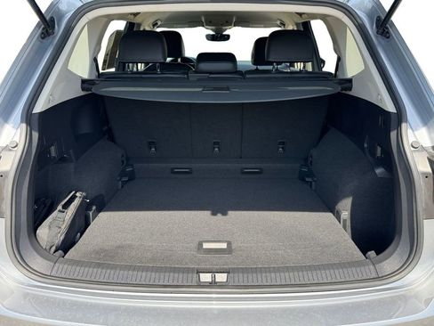 Used 2022 Volkswagen Tiguan SE AWD/4WD image 9