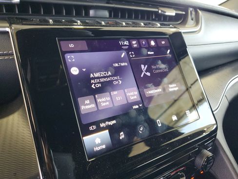 Used 2024 Jeep Grand Cherokee Laredo image 25