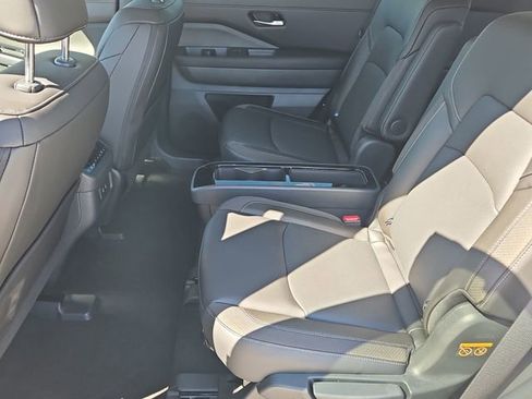 New 2026 Nissan Pathfinder SL w/ SL Premium Package FWD image 7