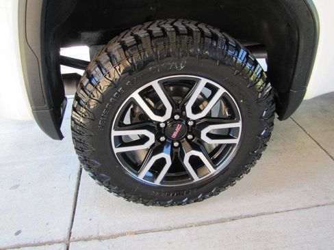 Used 2023 GMC Sierra 1500 AT4 w/ Technology Package image 29