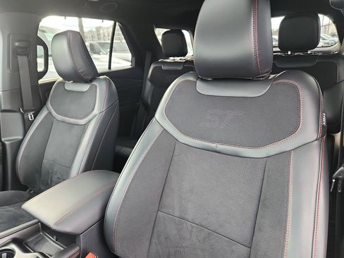 Used 2025 Ford Explorer ST image 23