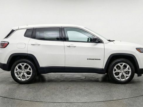 Used 2025 Jeep Compass Latitude image 11