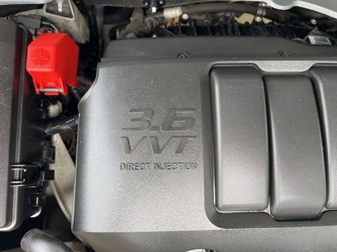 Used 2016 GMC Acadia SLT w/ Premium Edition AWD/4WD image 40