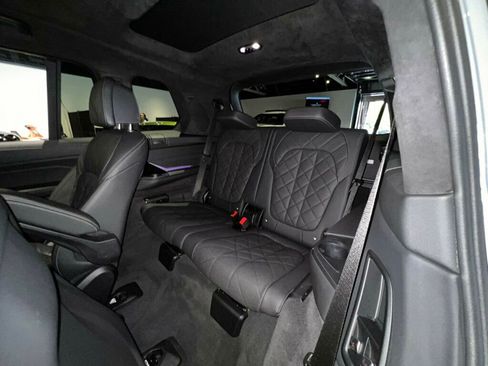 Used 2024 BMW X7 xDrive40i w/ M Sport Package AWD/4WD image 25