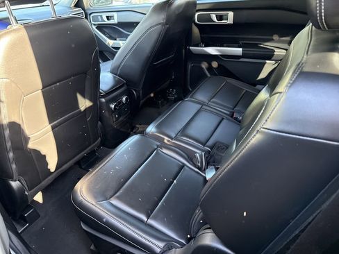Used 2022 Ford Explorer XLT w/ Equipment Group 202A image 9