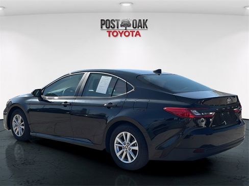 Used 2025 Toyota Camry LE image 5
