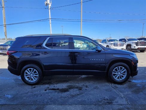 Used 2023 Chevrolet Traverse LT image 6