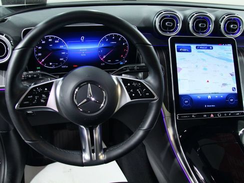 Used 2026 Mercedes-Benz GLC 300 4MATIC image 19