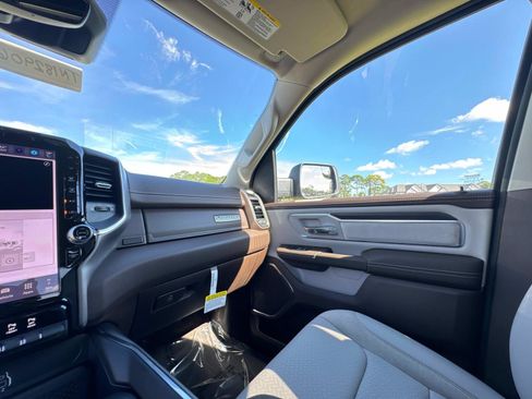 New 2026 RAM 1500 Laramie w/ Bed Utility Group AWD/4WD image 33