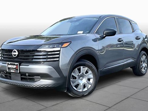 Used 2025 Nissan Kicks S w/ Charging Package image 2