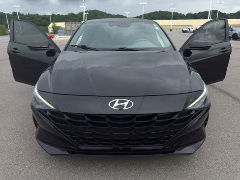 Used 2023 Hyundai Elantra SEL FWD image 16