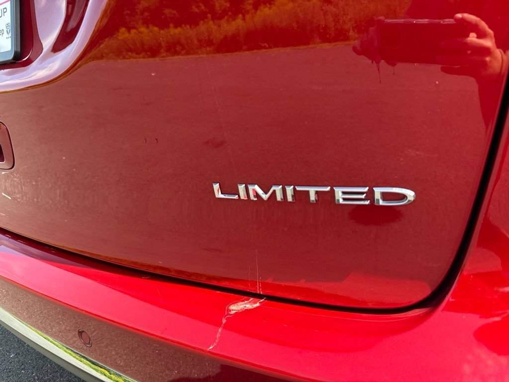 Used 2026 Chrysler Pacifica Limited FWD image 19